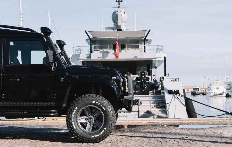 Детали экстерьера Land Rover Defender 110 by Ares Design 2018 года  (фото 32 из 40)